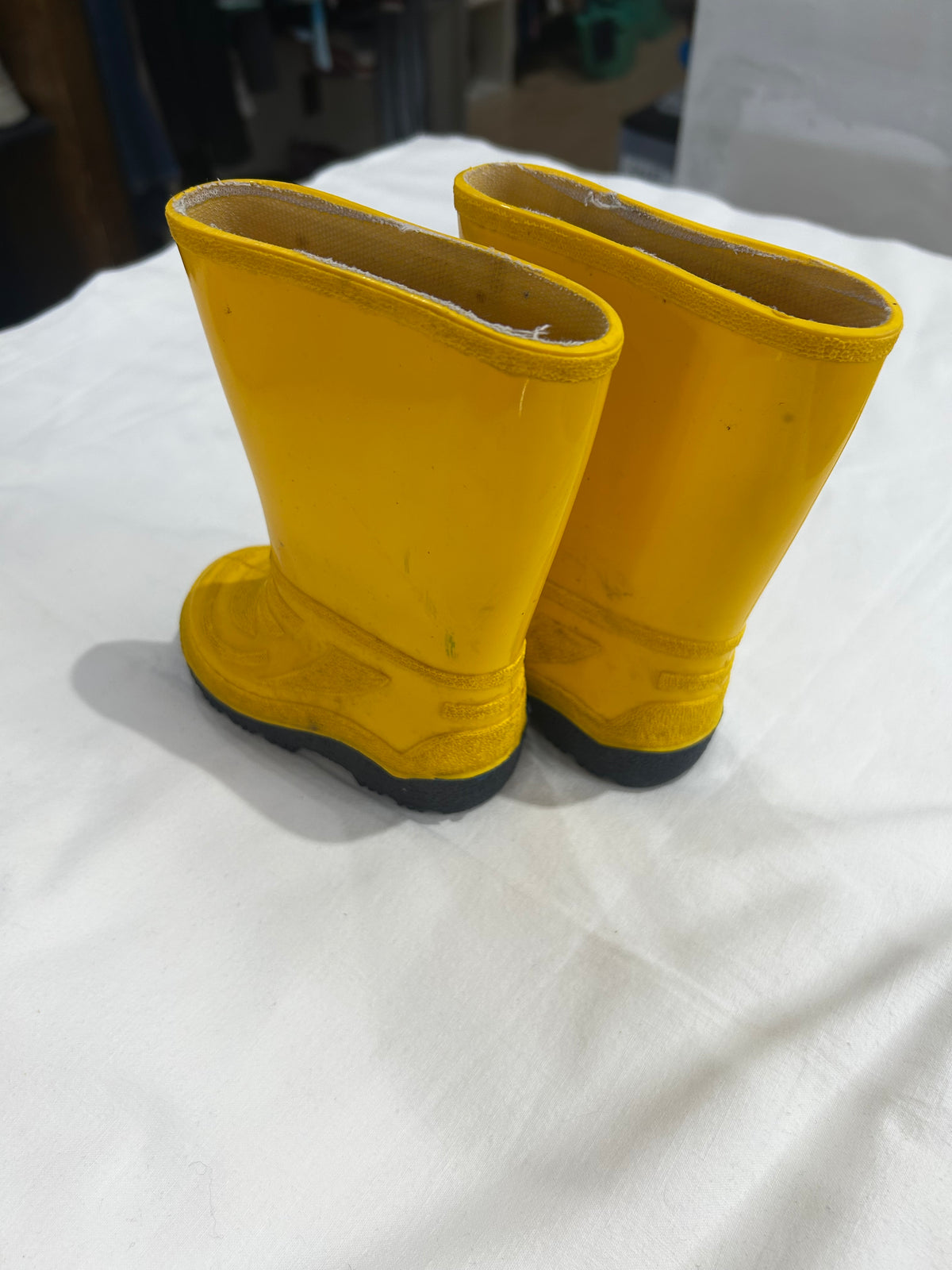 C5 Yellow rainboots