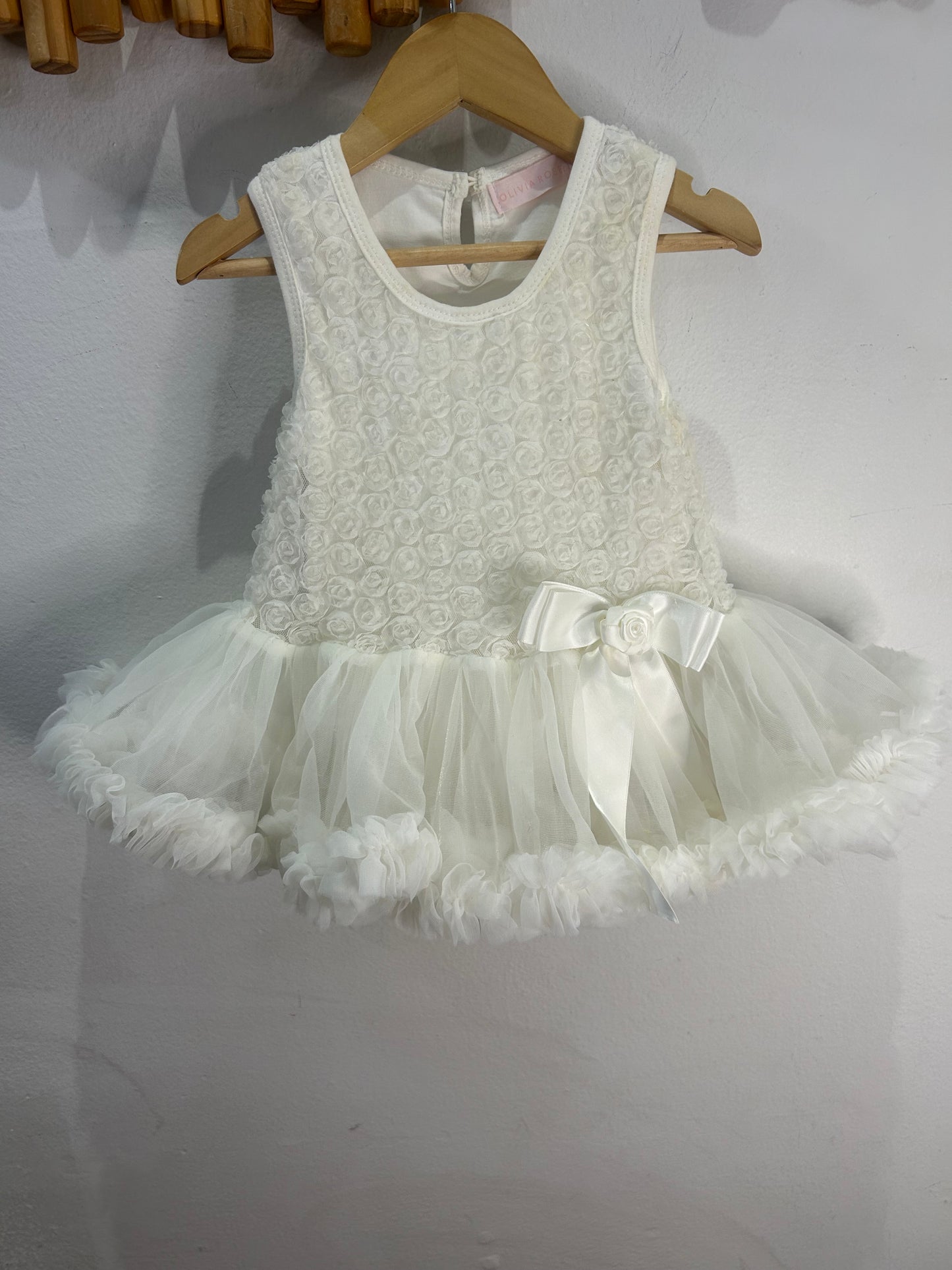 Super frilly white dress 12-18m