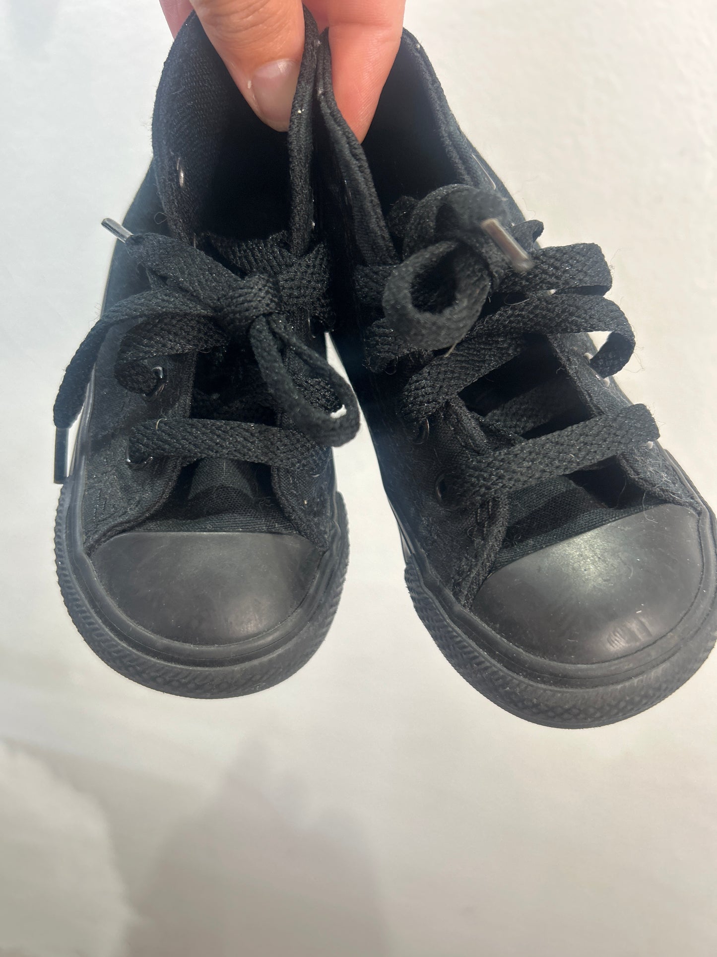 C7 black converse hightops