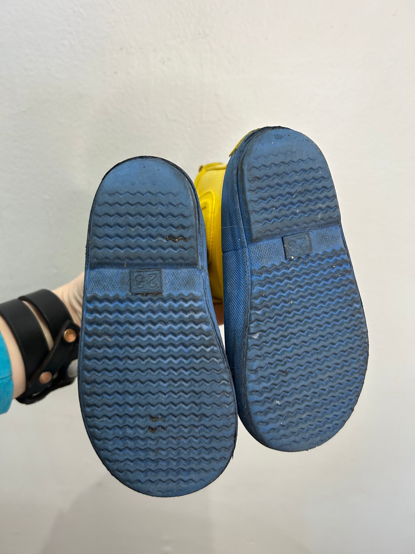 C7 yellow short rainboots