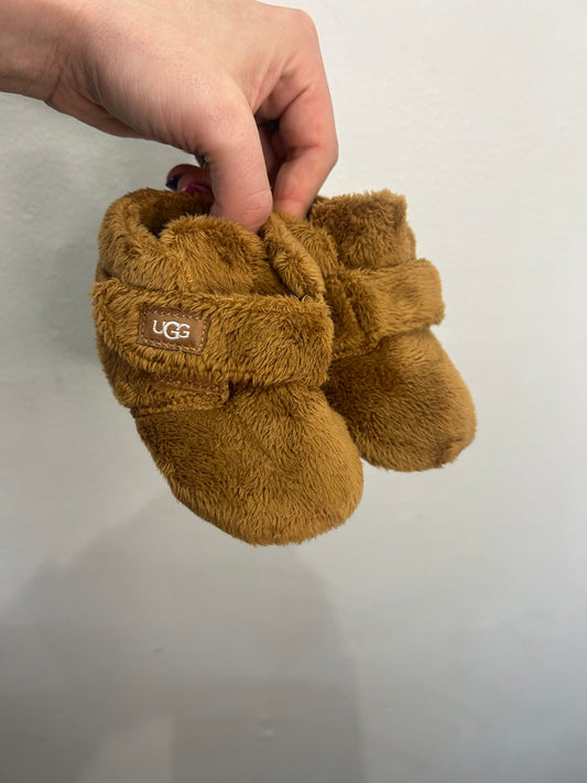 C4 Ugg slippers