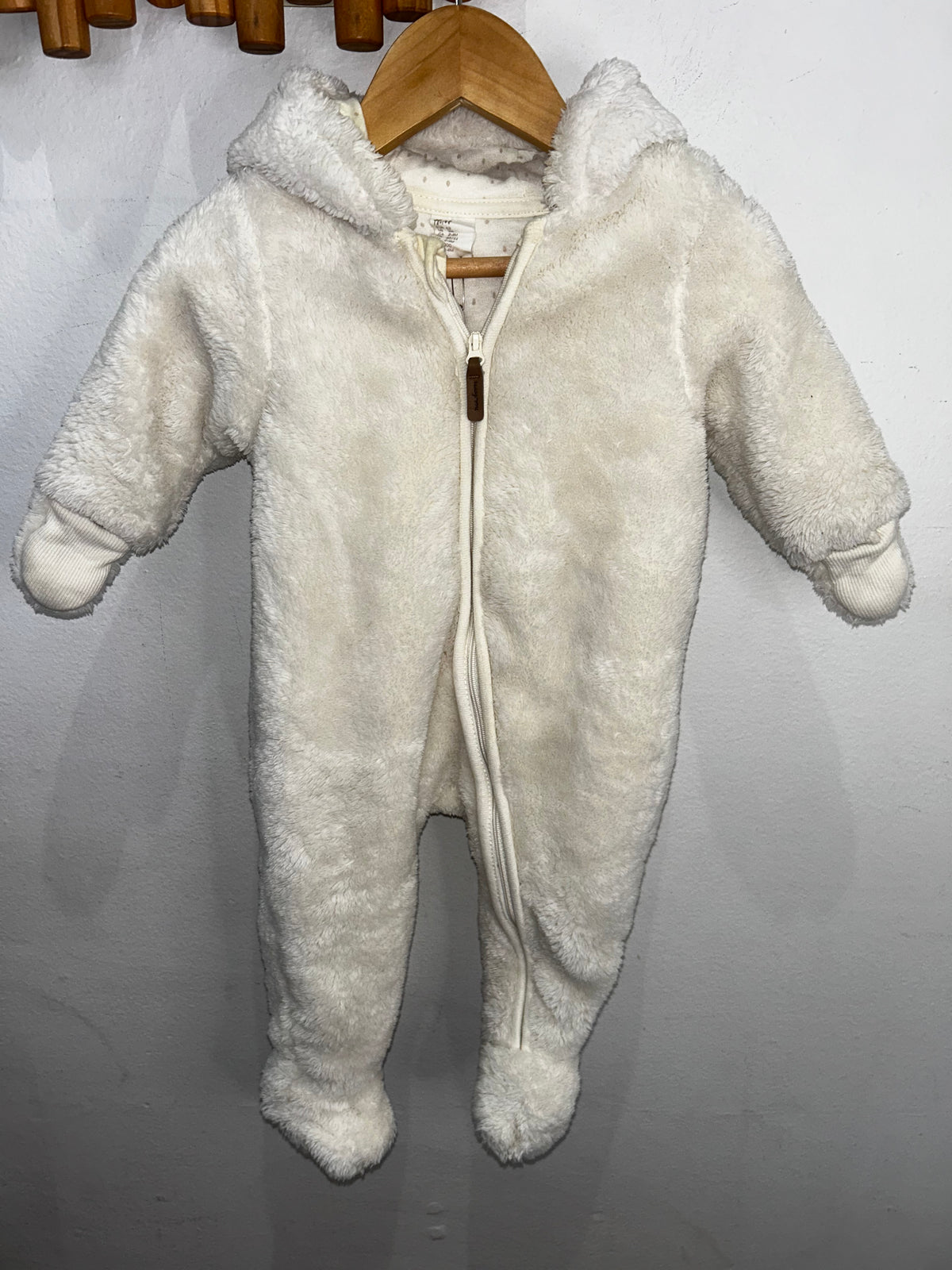 White bunting 2-4m