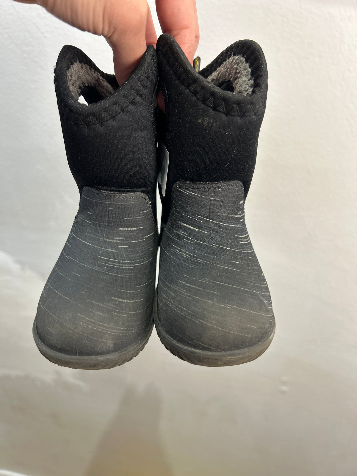 C6 Jan & Jul black neoprene boots