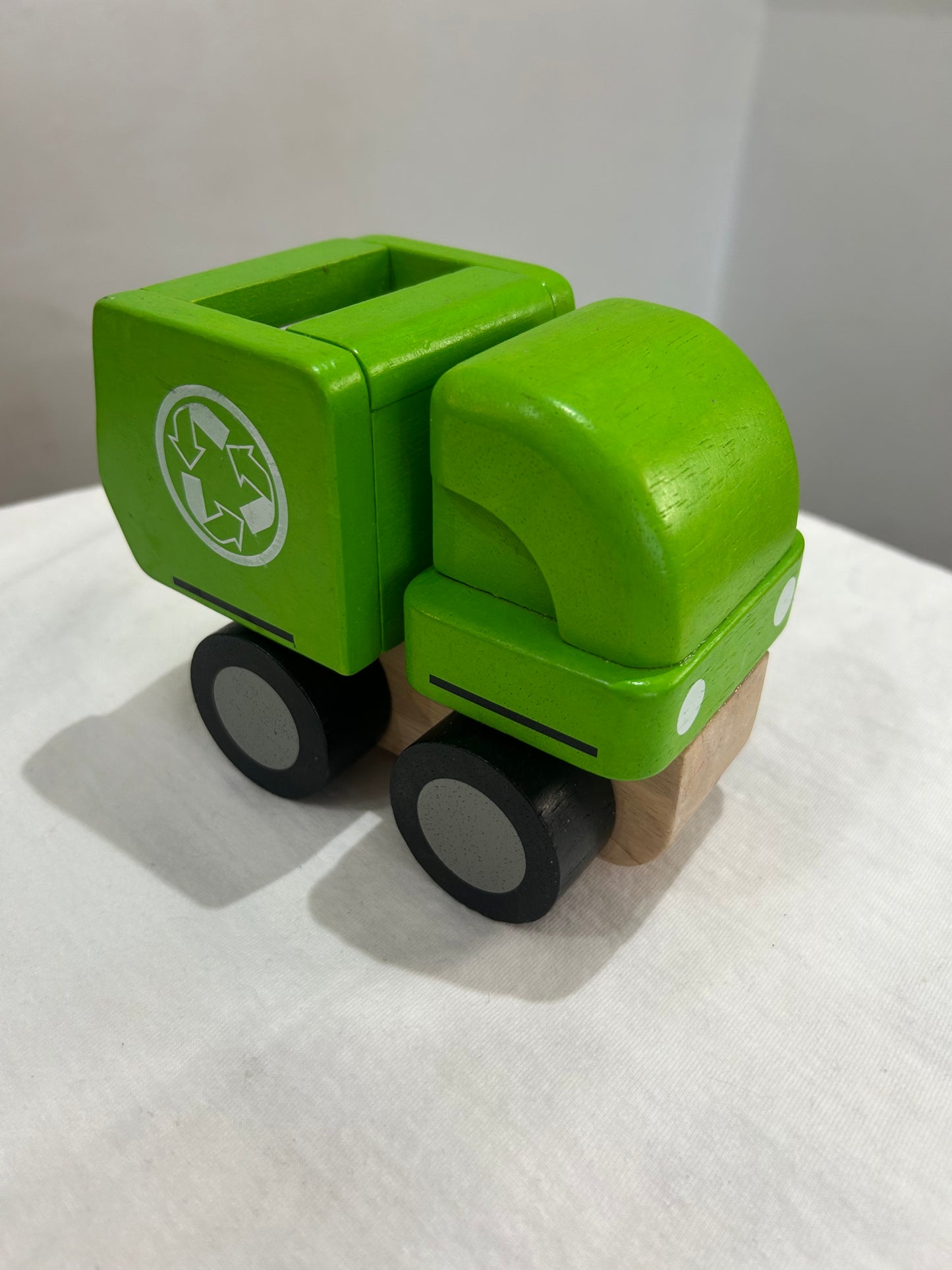 Plan Toys recycling car