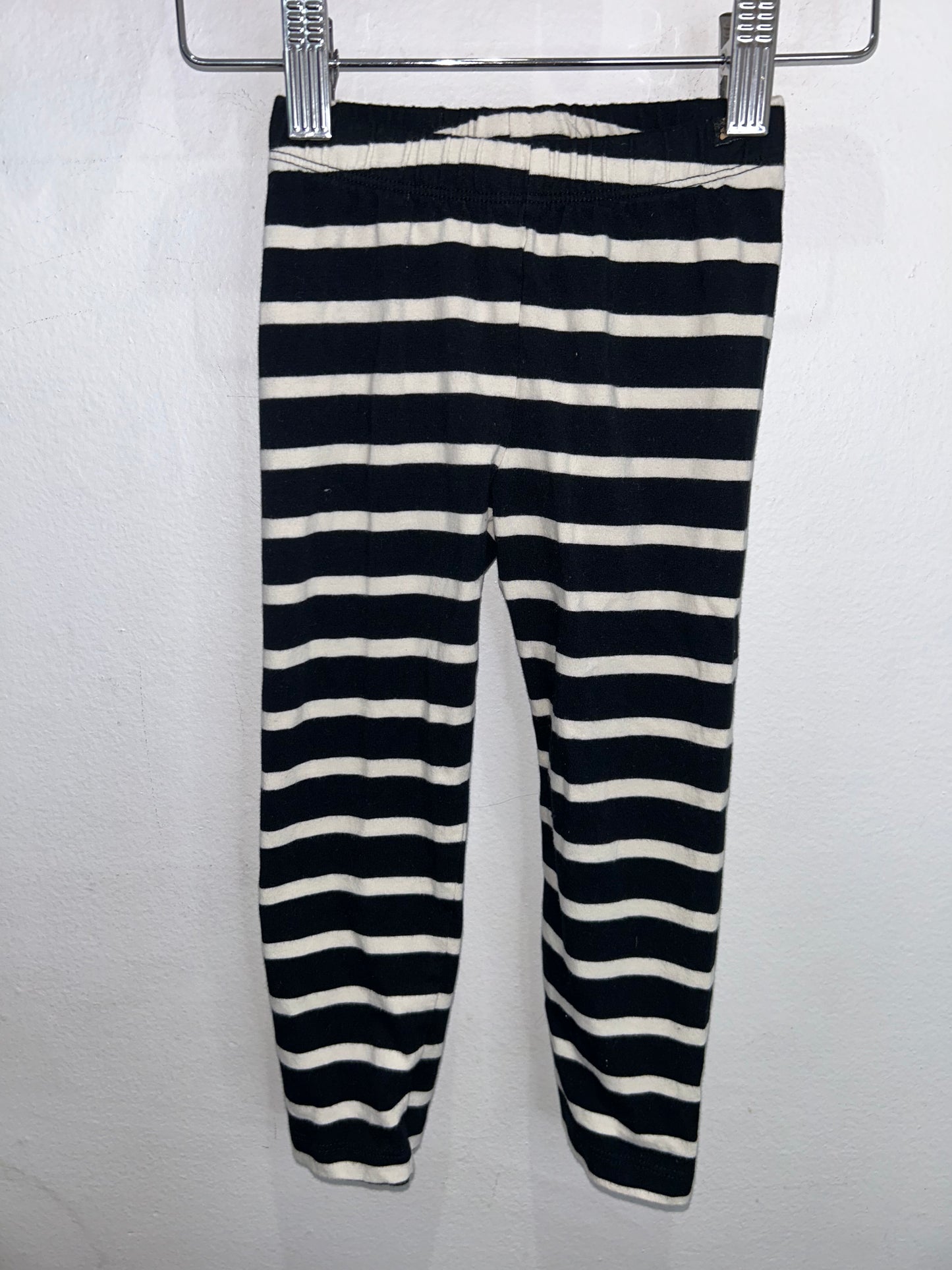 Black and white leggings 3y