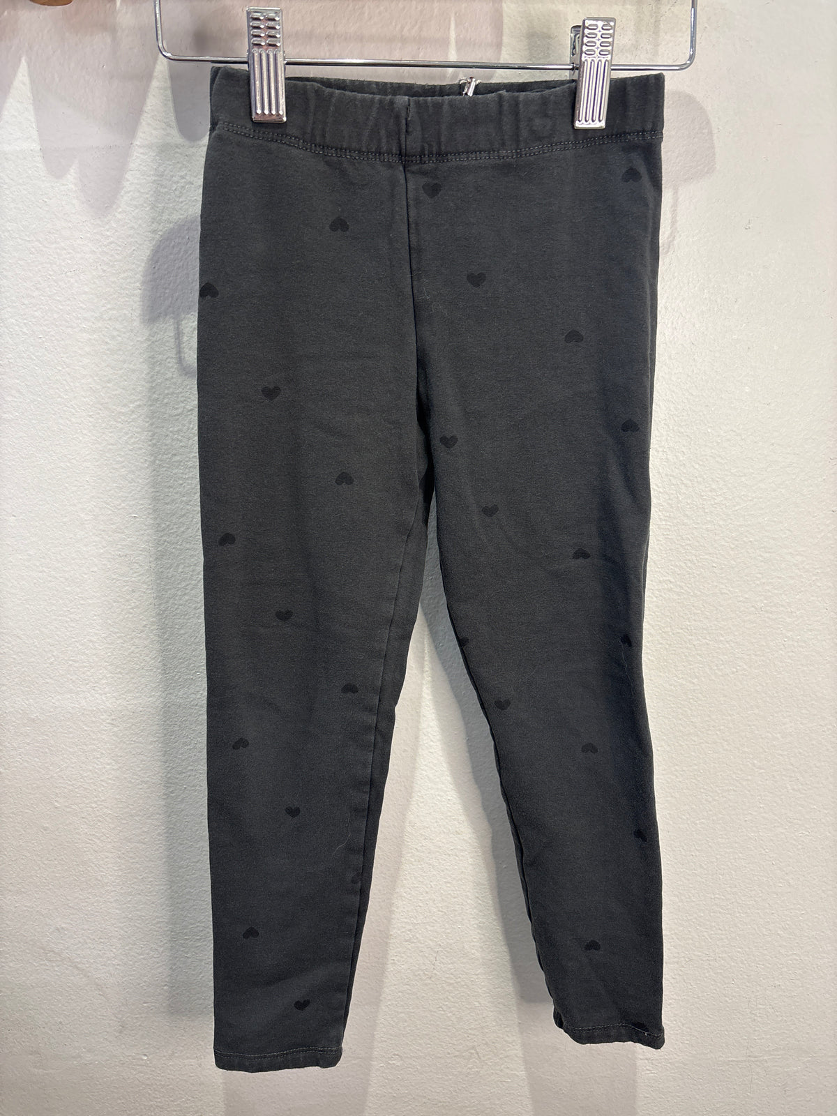 Black hearts thick leggings 5-6y