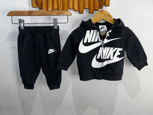 Nike ash jogger set 6m B
