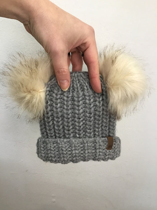 Roots double pom hat 0-12m