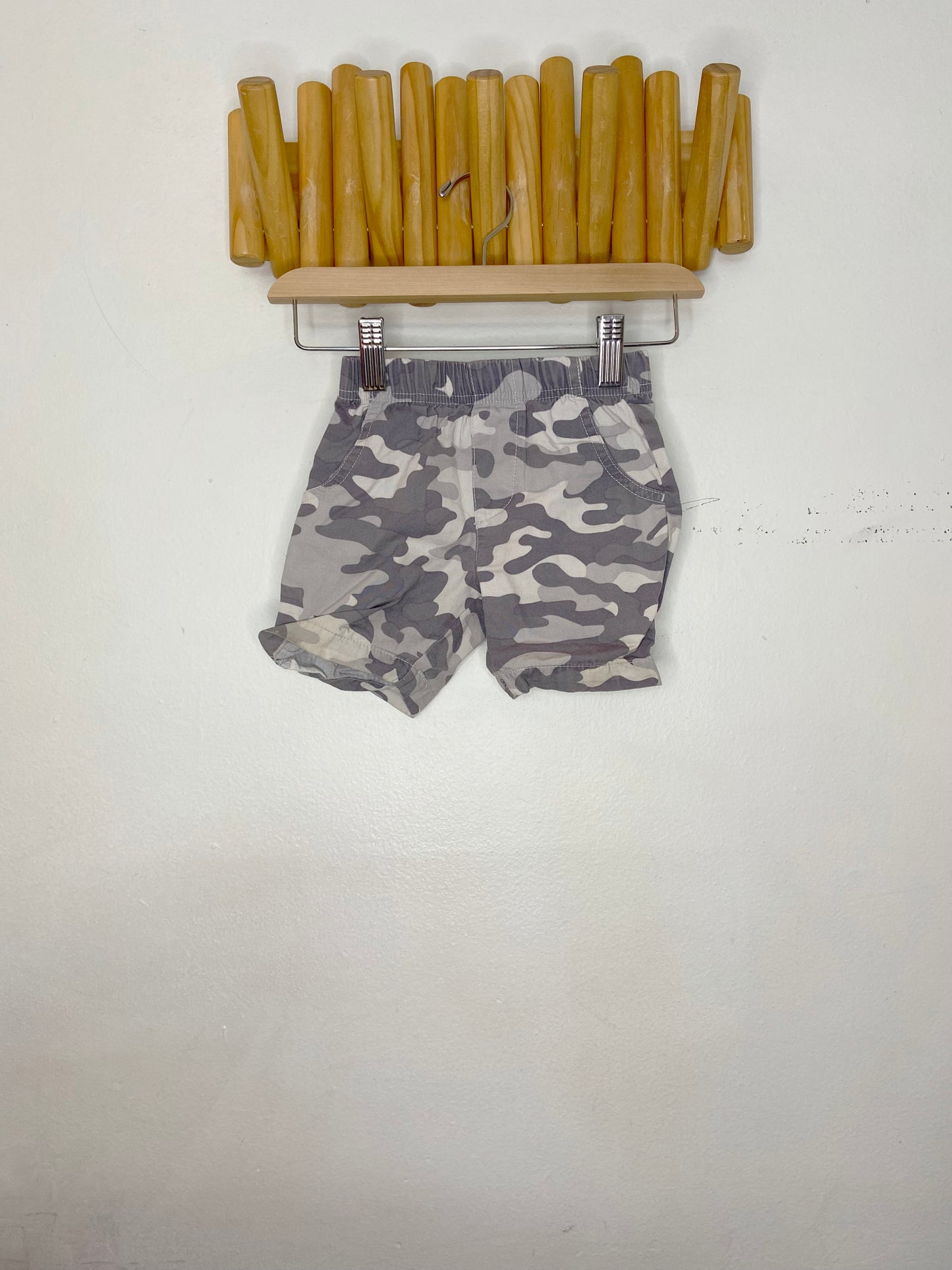 Grey camo shorts 18m