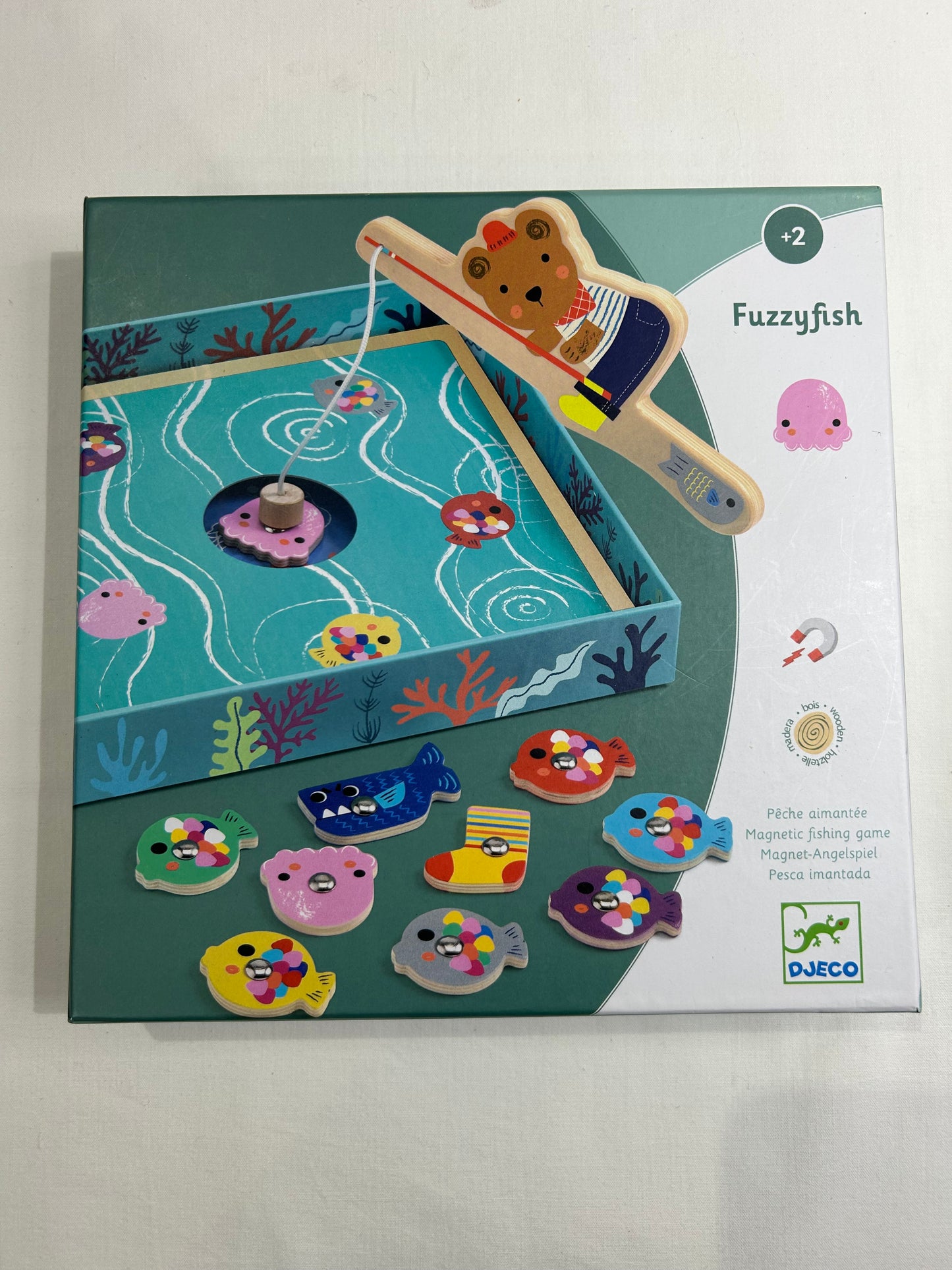 Djeco fuzzy fish game