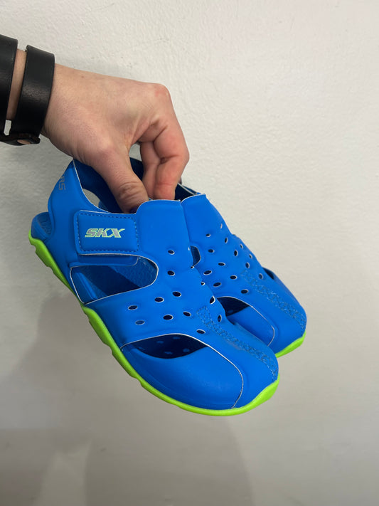 Y1 blue Skechers water shoes