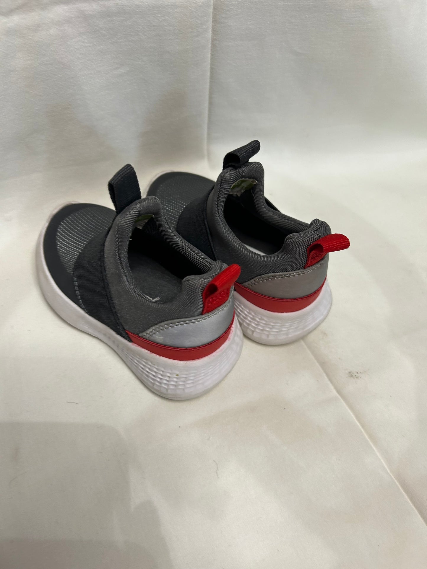 C5 grey pull-on sneakers