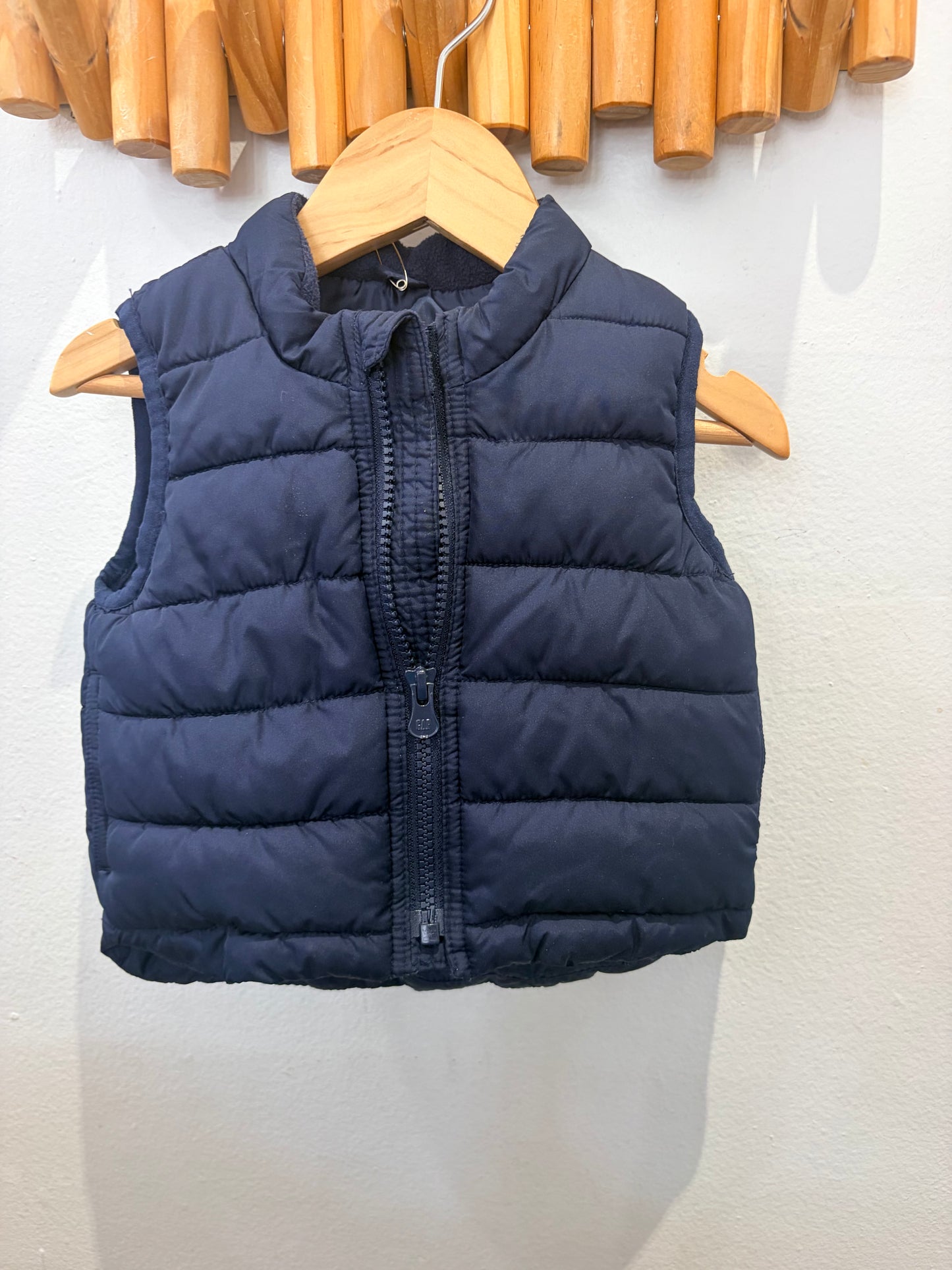 Navy puffer vest 6-12m