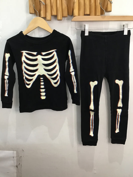 Skeleton pyjamas 4y