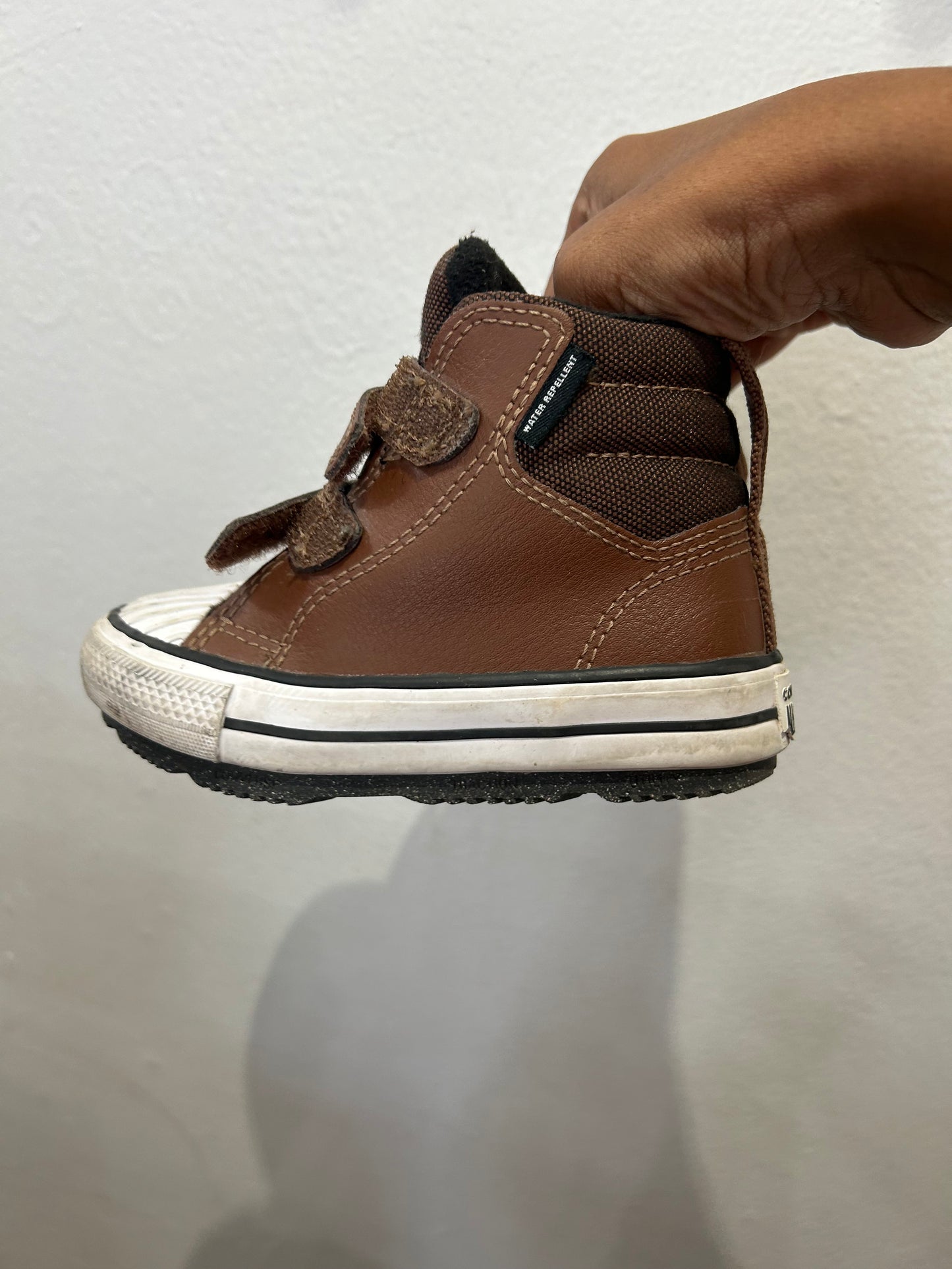 C6 brown Converse boots