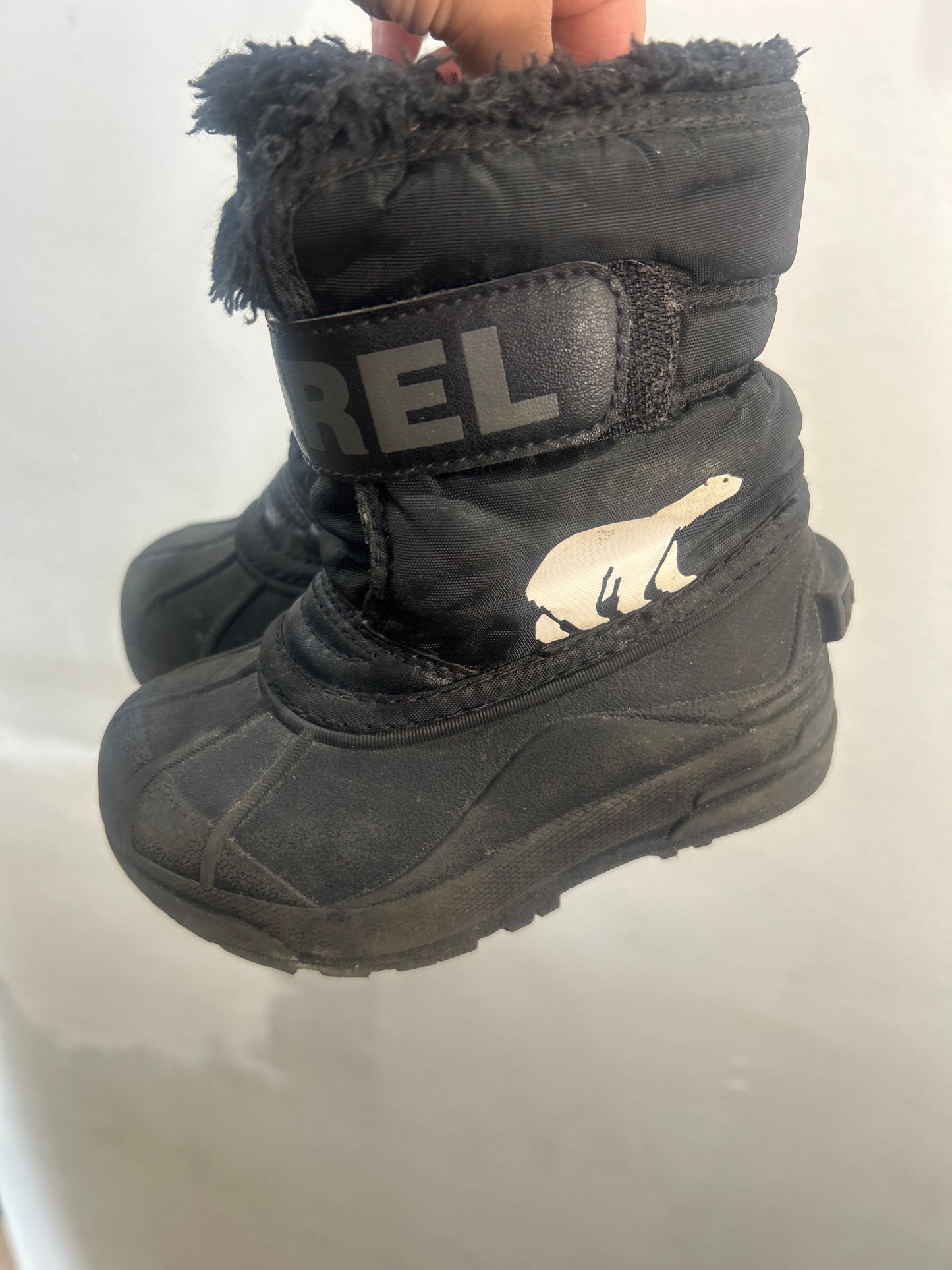 C8 black Sorels