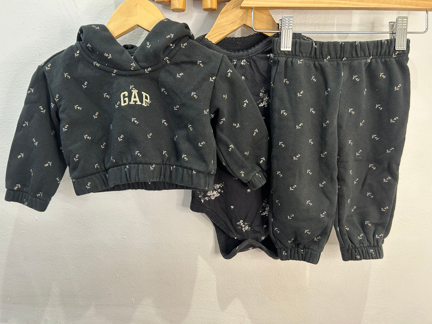 Black floral cotton set 6-12m