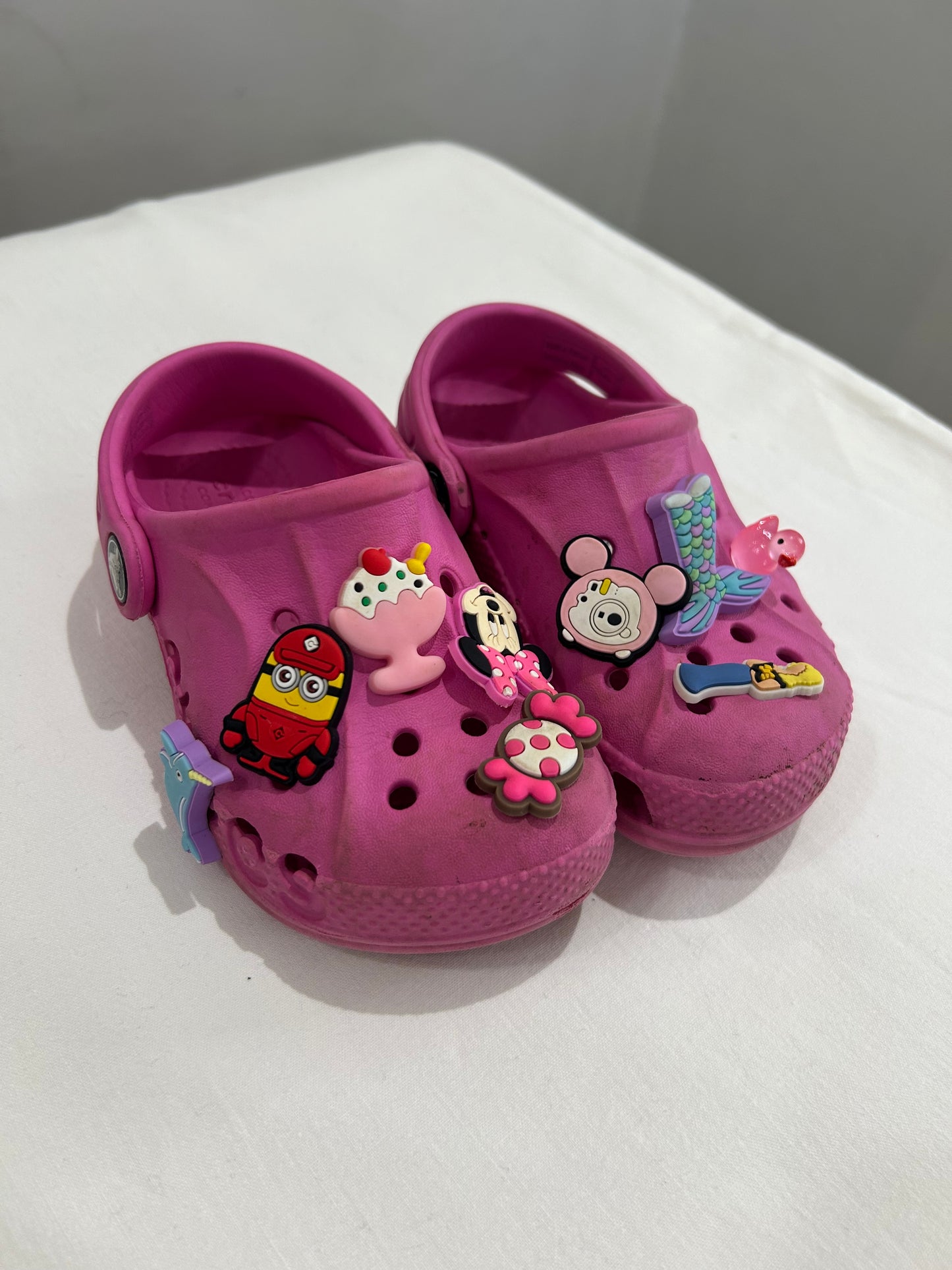 C8 pink crocs w jibbits