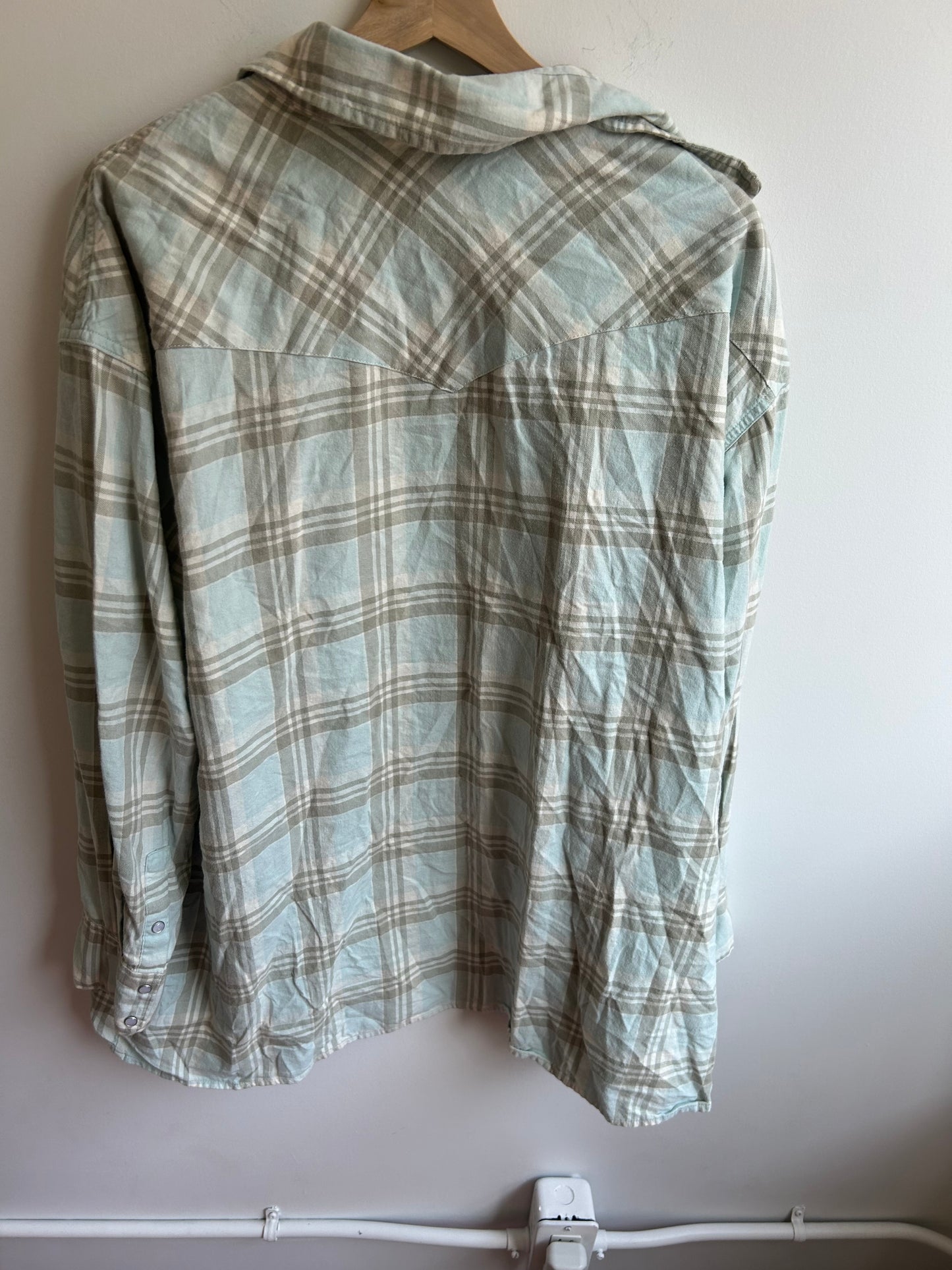 Pear button checkered shirt XL (mens)