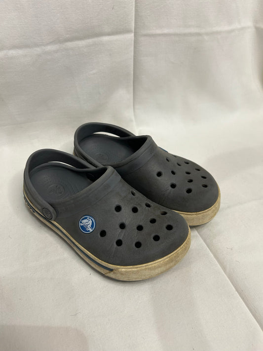 C10-11 grey Crocs