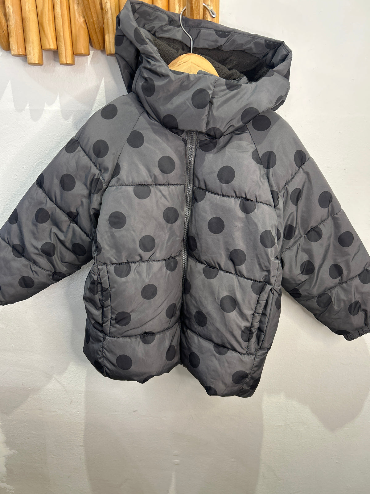 Black dots puffer jacket 4-5y