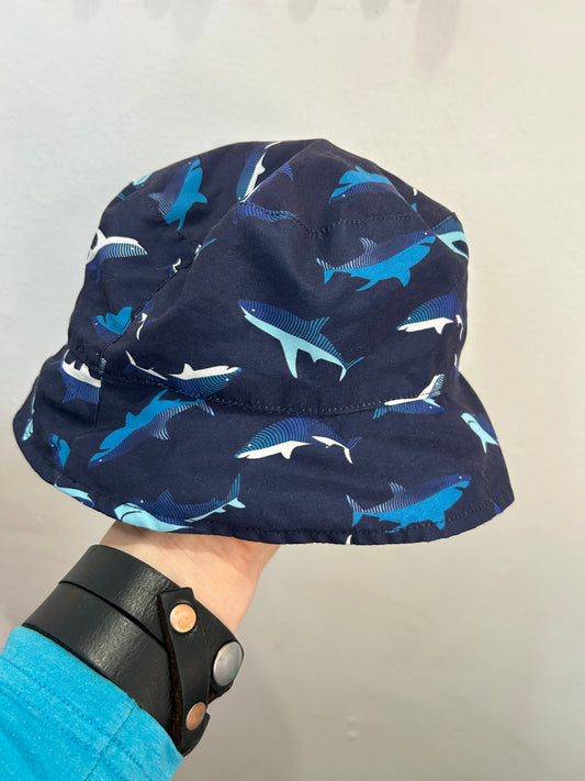 Shark hat 2-3y