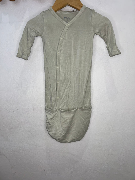 Kyte light green sleep gown newborn