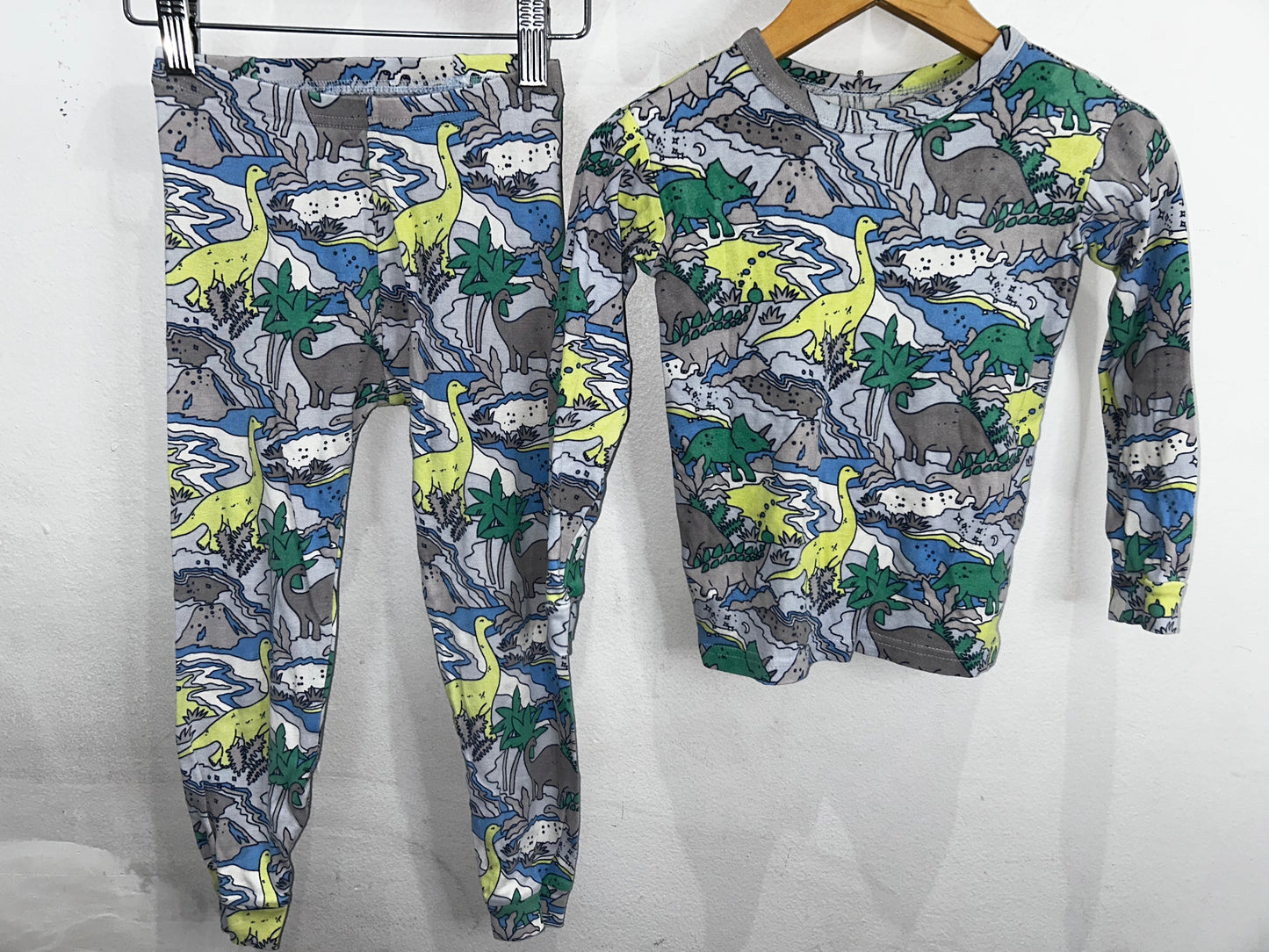 Dinos pyjamas 5y