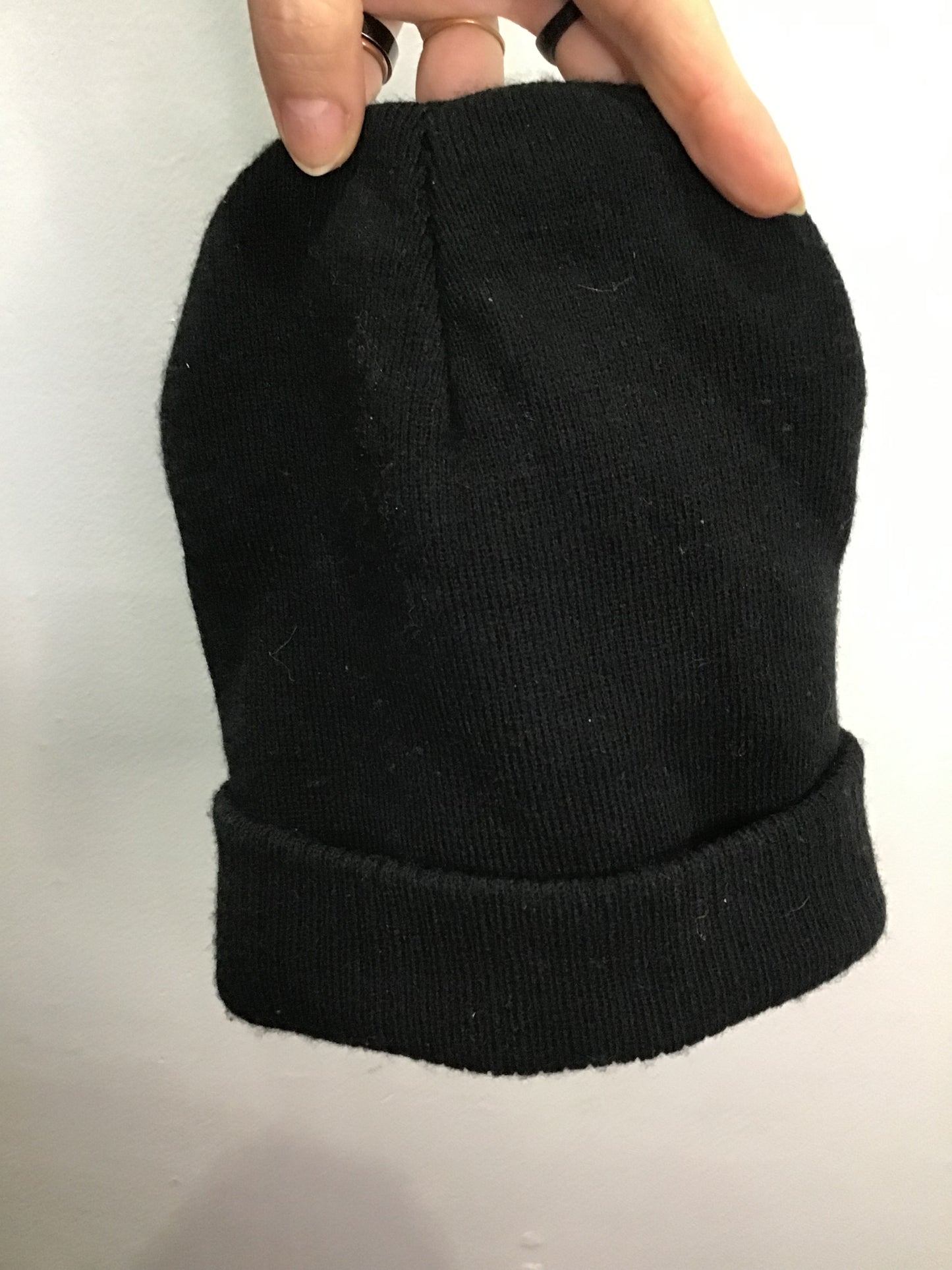 Classic black beanie 10-14y