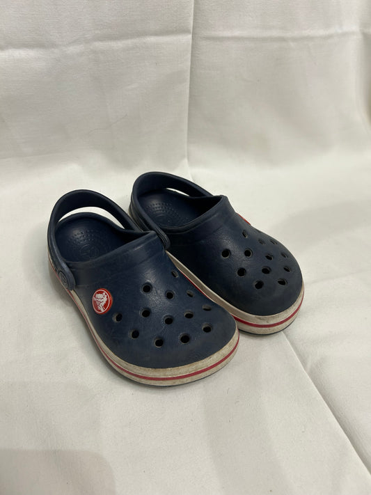 C8-9 red and blue Crocs