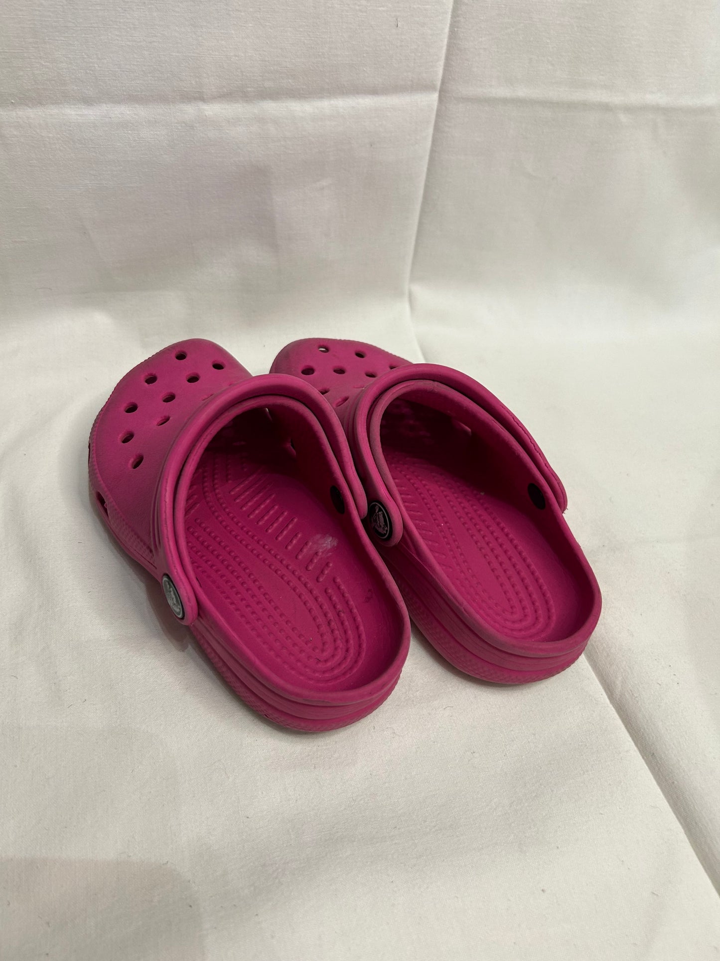 C10-11 hot pink Crocs