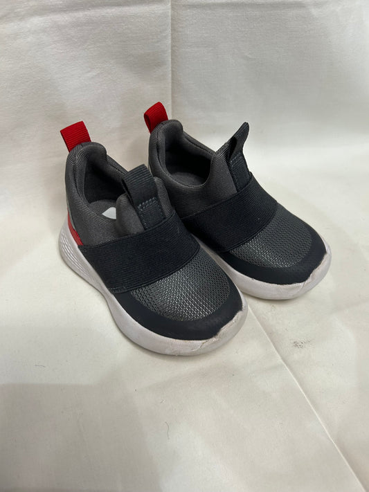C5 grey pull-on sneakers