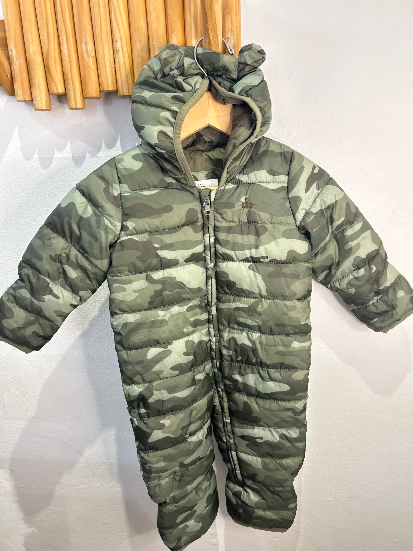 Camo prima loft snowsuit 6-12m