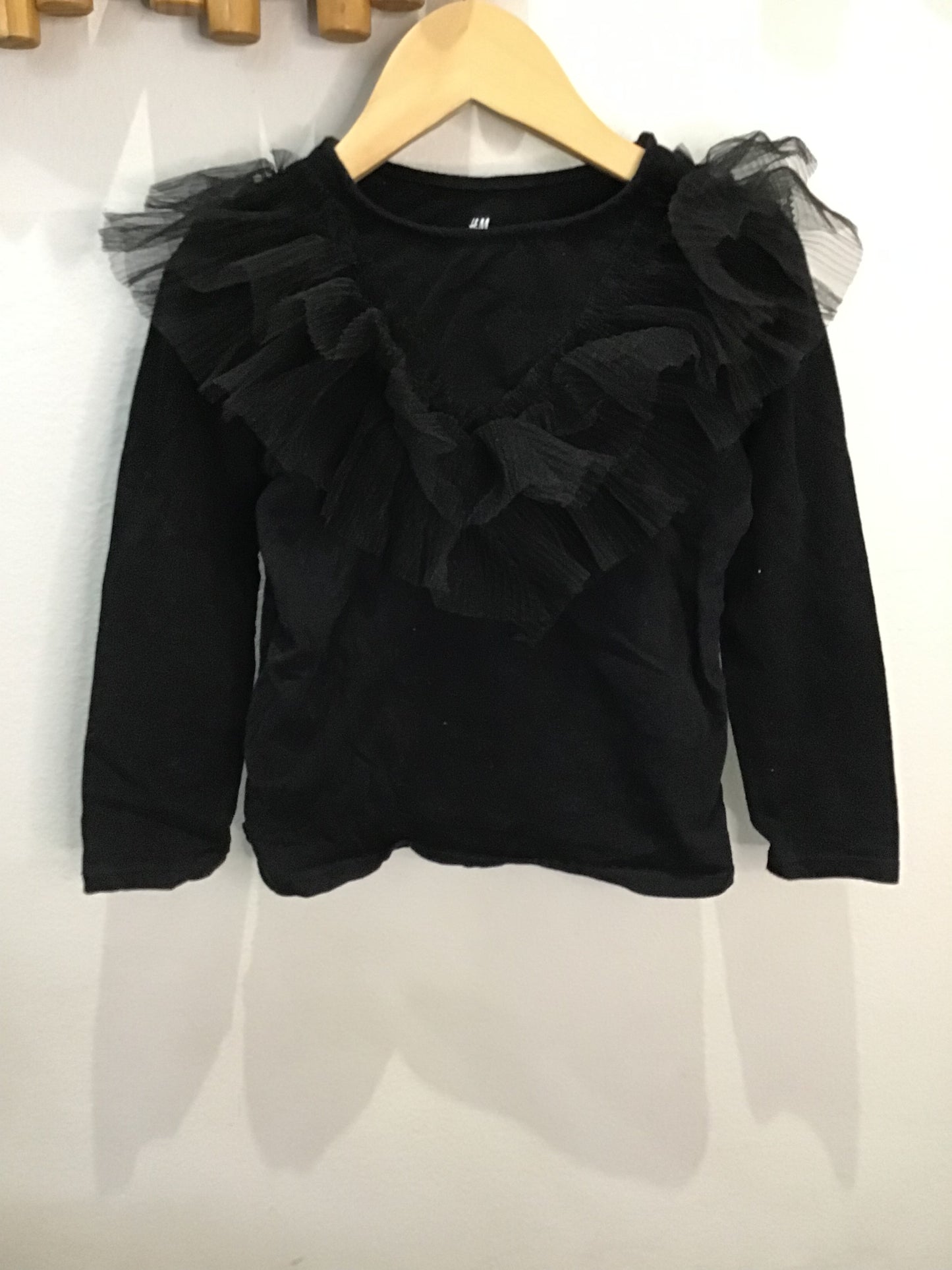 Black frills longsleeve 2-4y