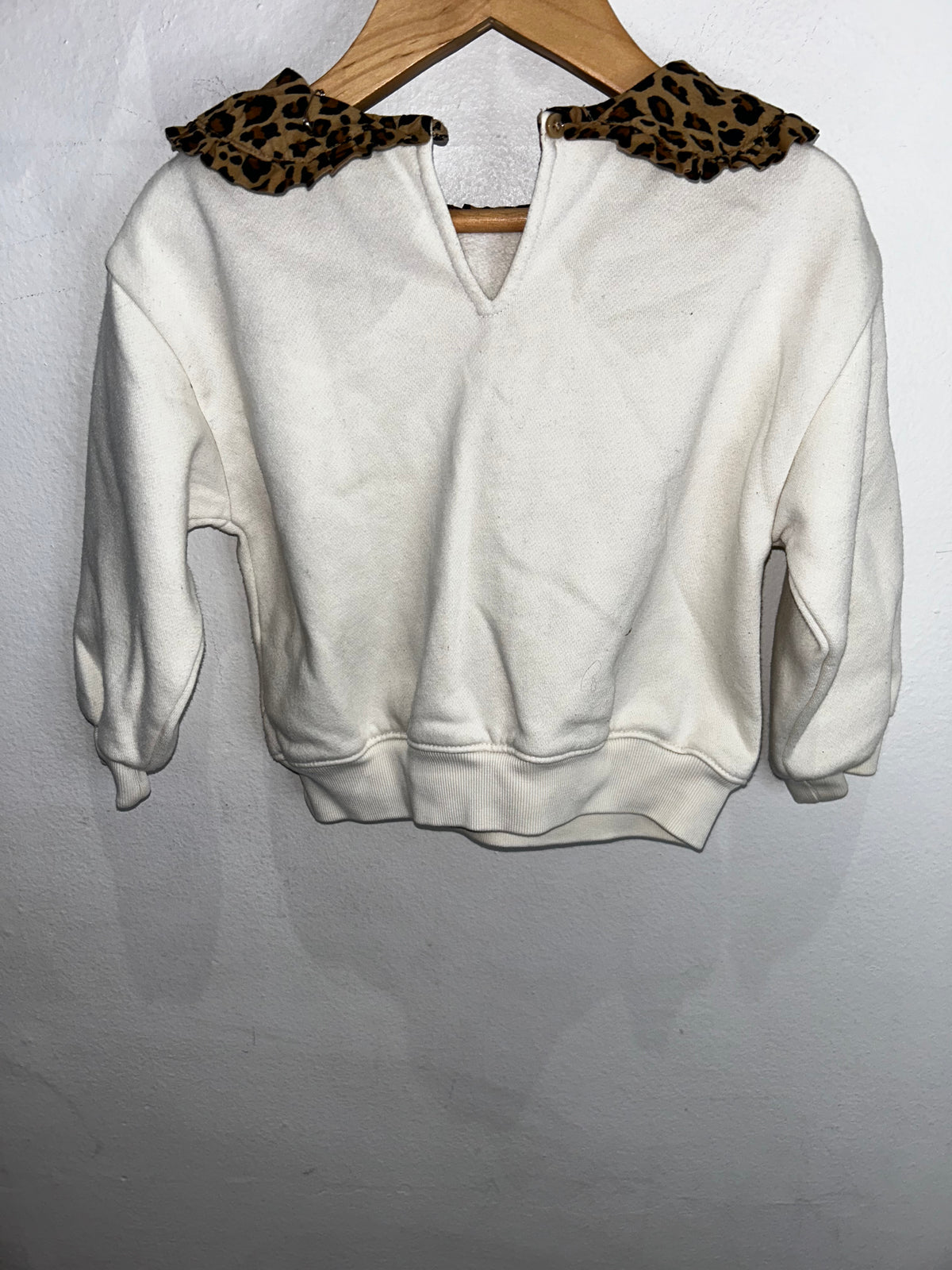 Leopard collared cream pullover 2y