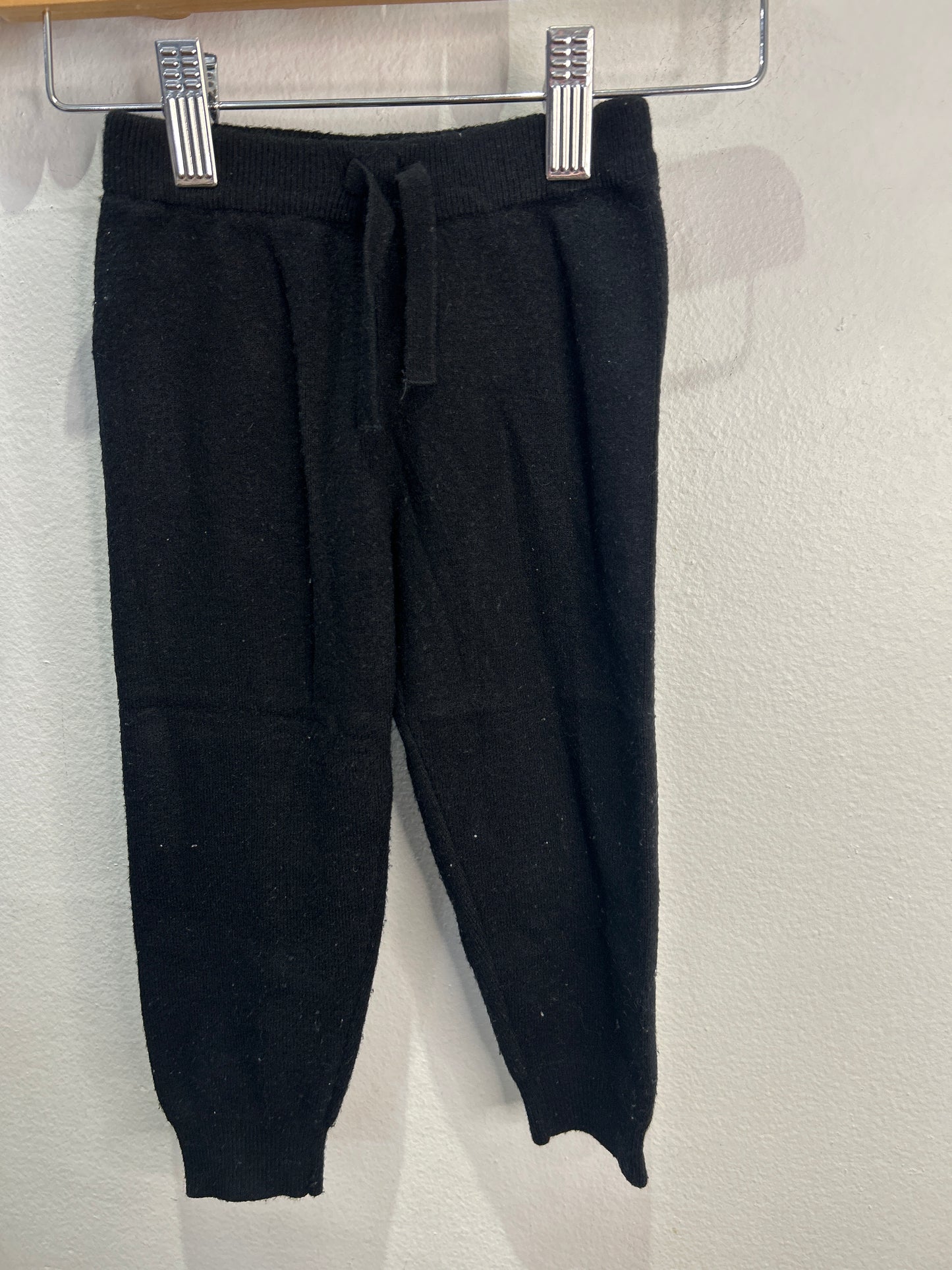 Black sweater pants 2-3y