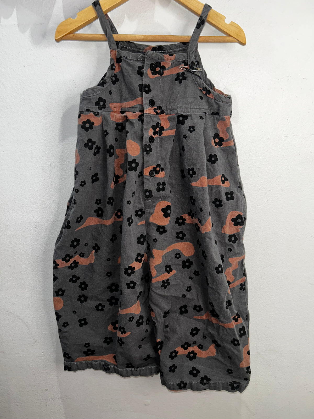 Very wide legged romper 3-4y