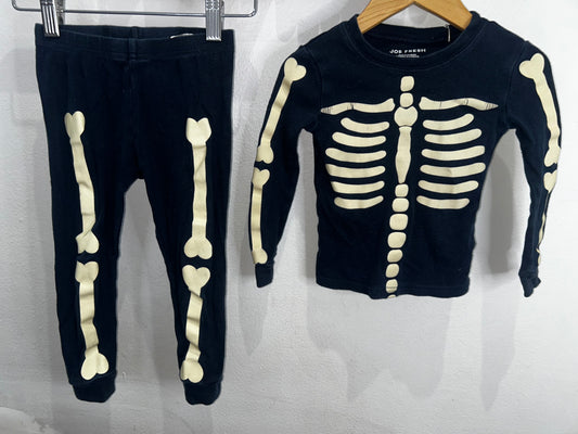 Skeleton pyjamas 2y
