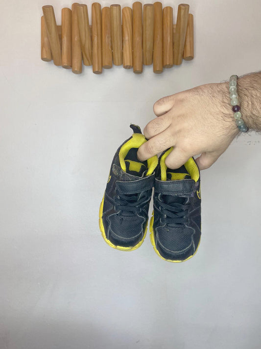 C7 Nike black and yellow