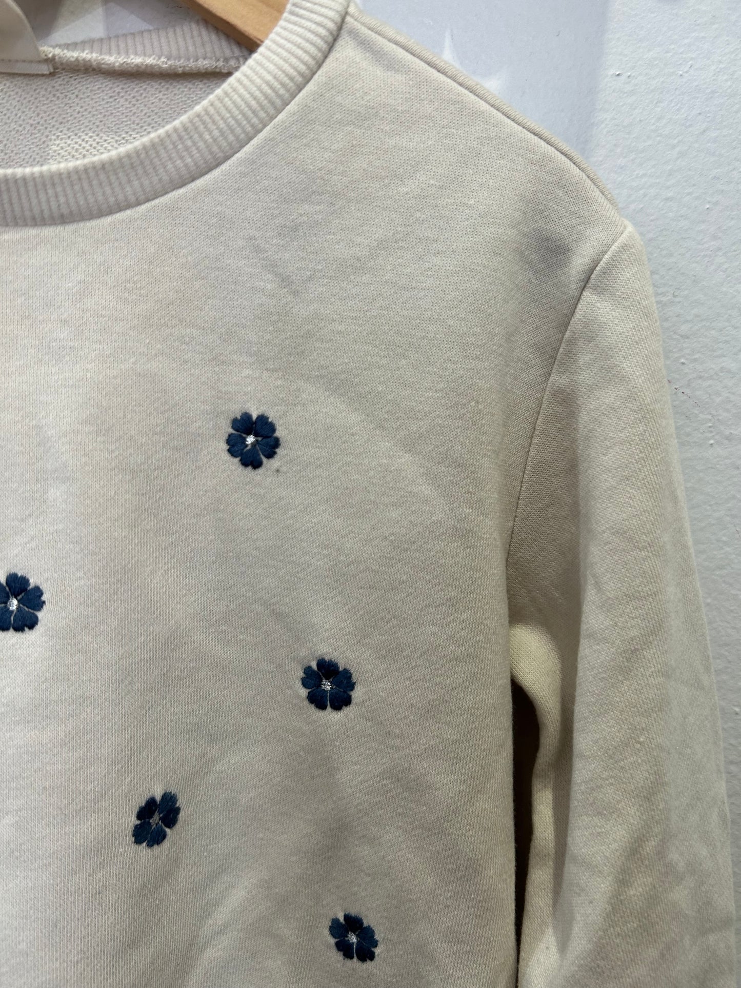Blue embroidered flowers pullover 4y