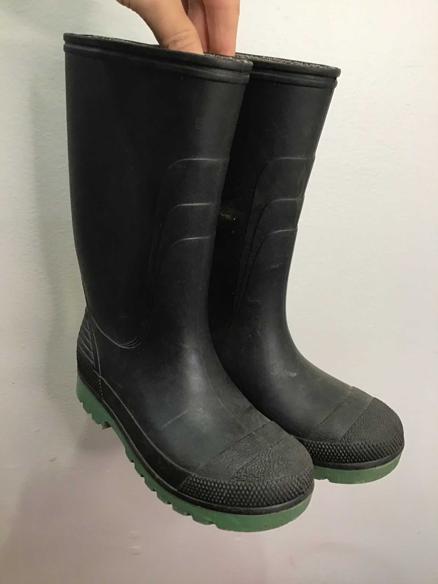 Y1 black rainboots green trim