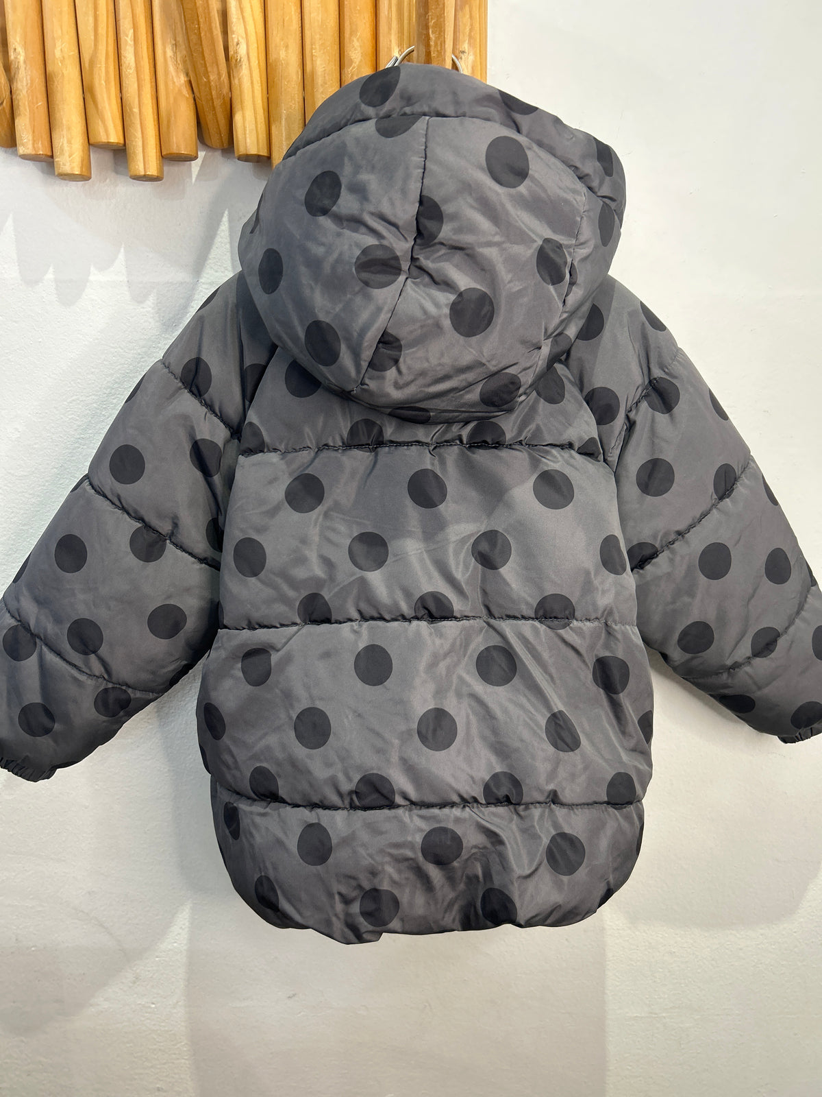 Black dots puffer jacket 4-5y