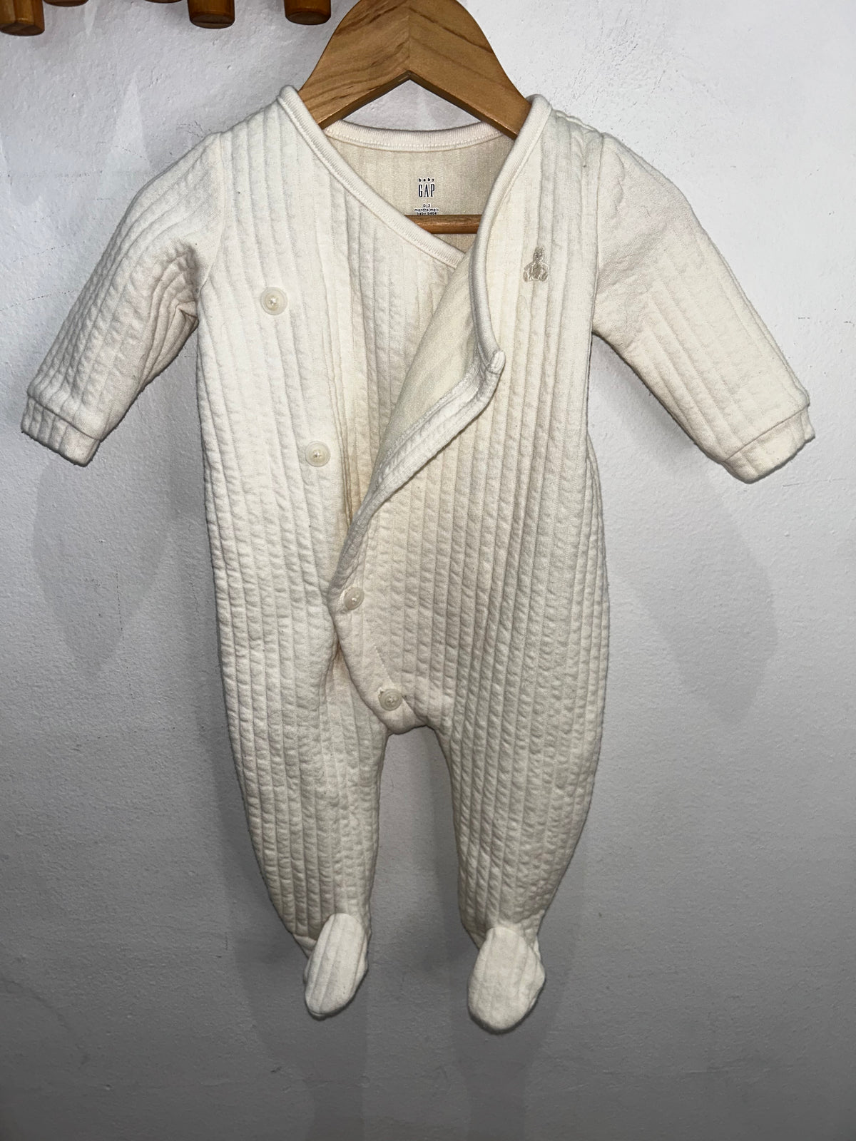 White quilted sleeper 0-3m