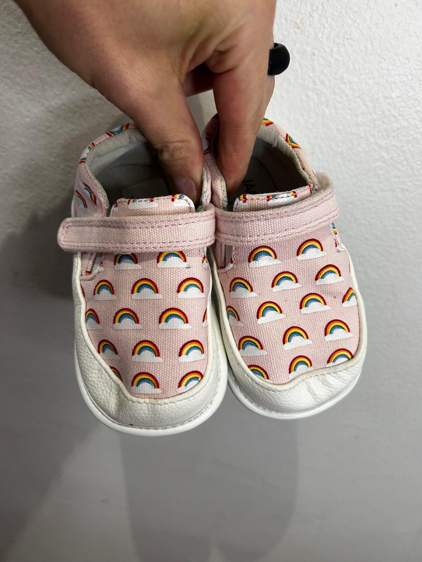 C8-9 Rainbow shoes 24m-30m