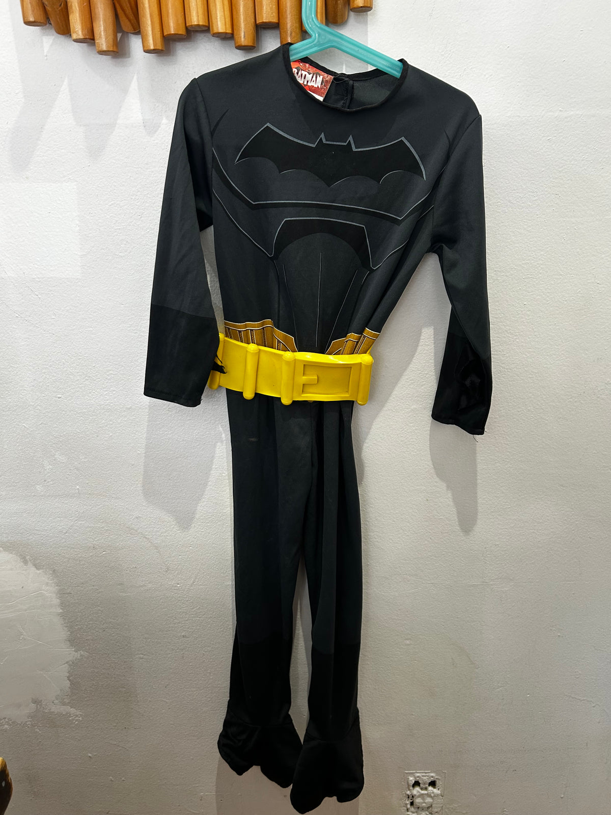 Batman costume w belt 6-8y