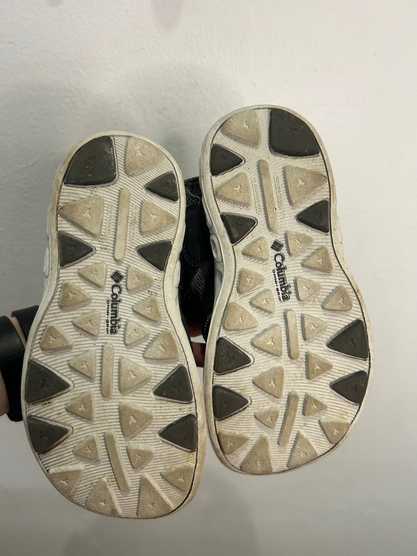 Y1 grey Columbia sandals