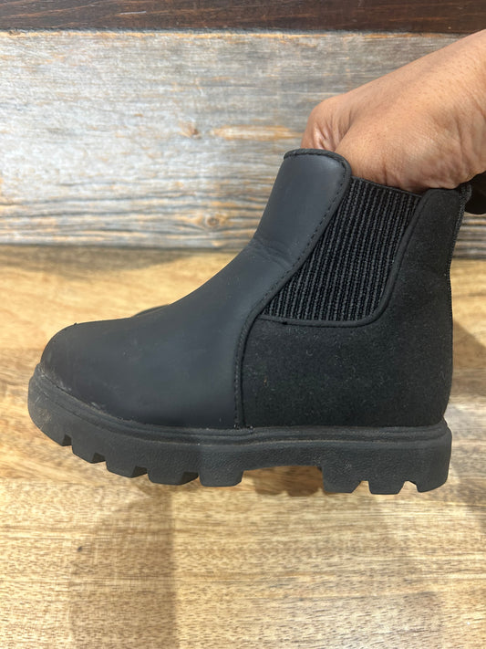 C6 Native black boots