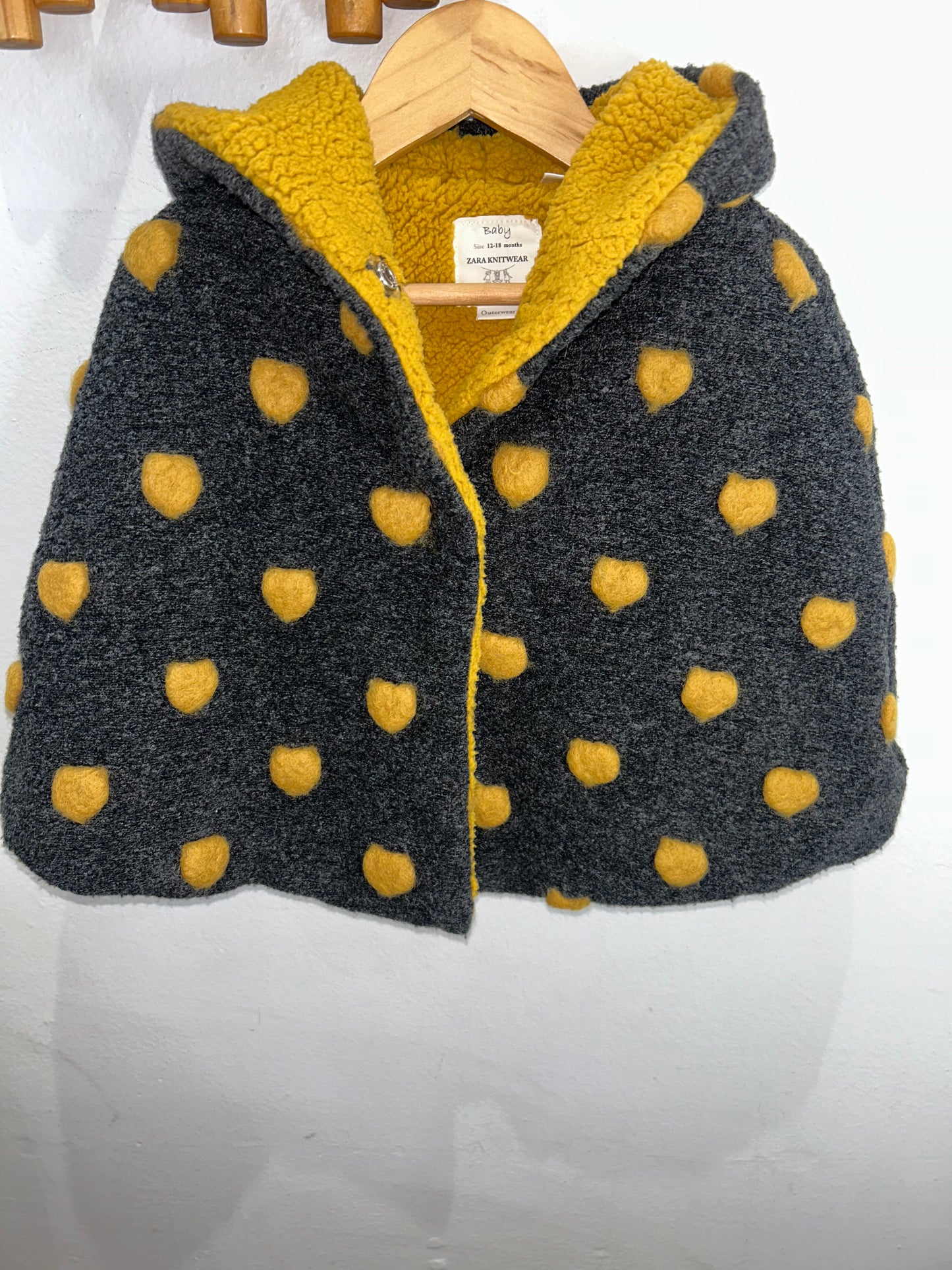 Hooded cape with dots 12-18m