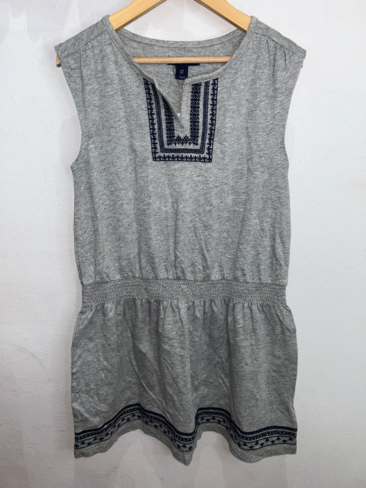 Grey dress w embroidery 10y NEW