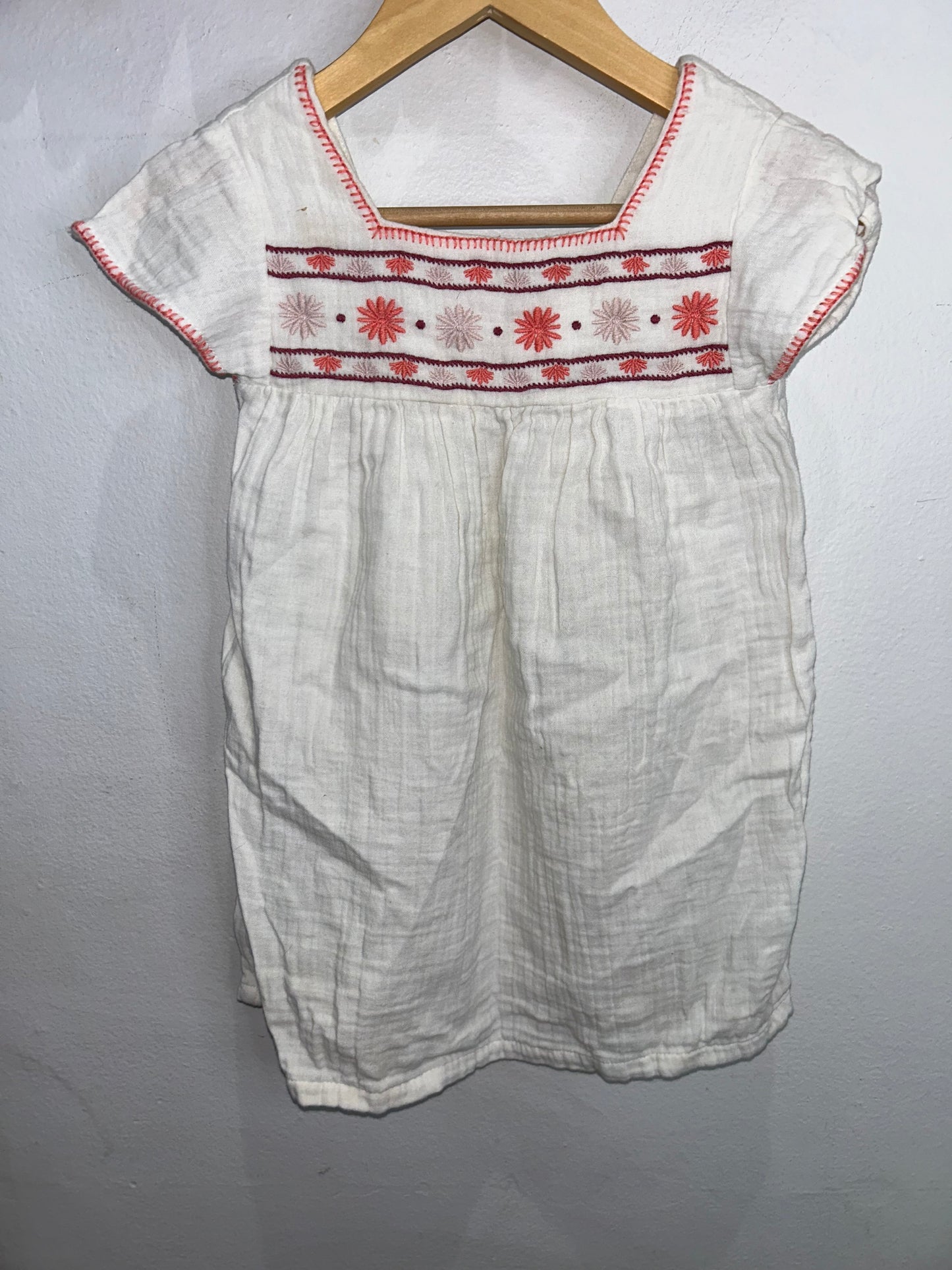 White embrodiery dress 3y